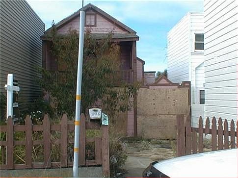 1st image of 726 Niantic Ave