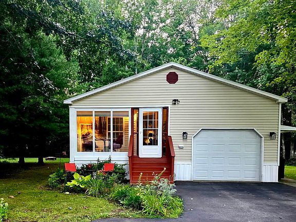 2nd image of 27 Chickadee Drive