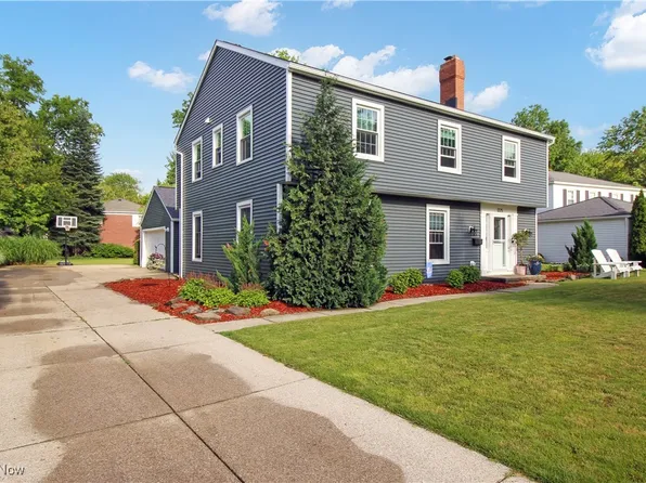 1325 Queen Annes Gate, Westlake, OH 44145