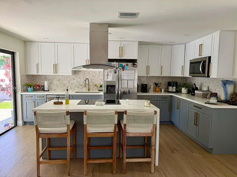 151 SE 6th Ct — Photo 4