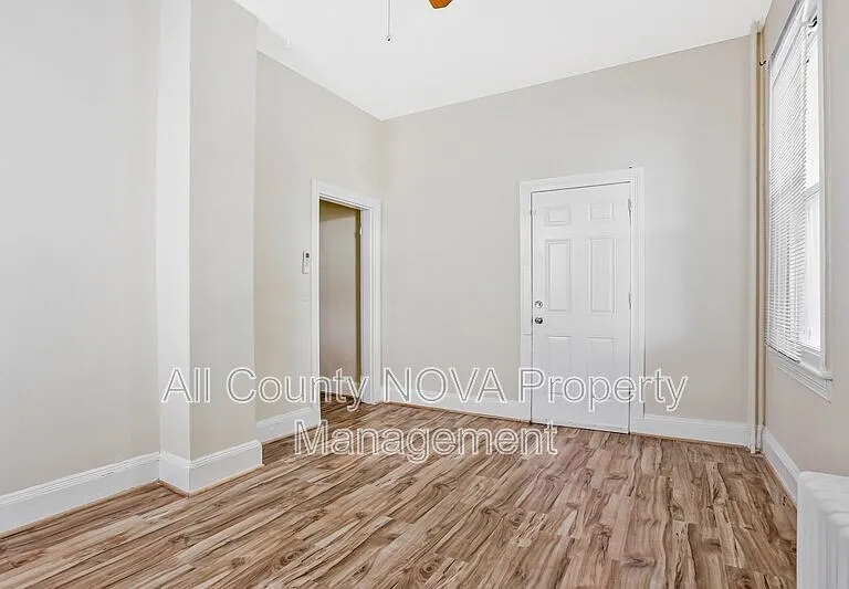 305 9th St #2 — Photo 4