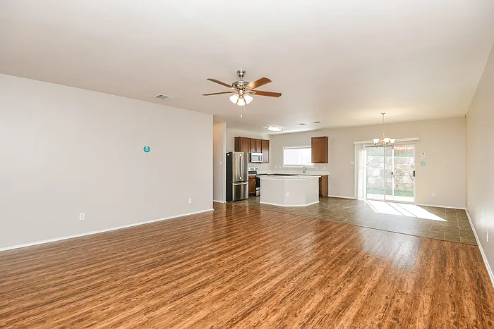 3 bed, 2.0 bath, 1654 sqft, $1,945 — Photo 4
