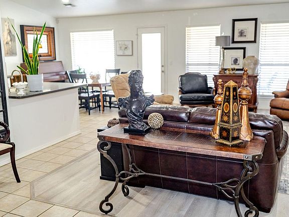 3rd image of 112 Hunter Hill Dr