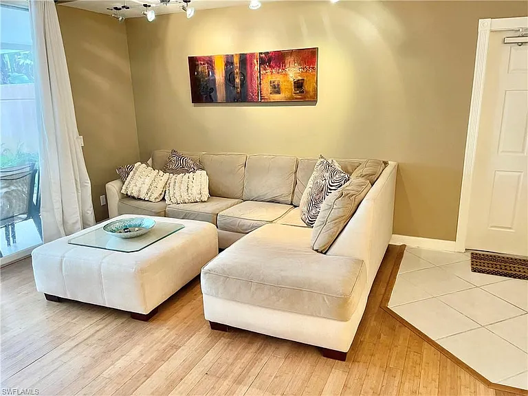 5601 Cove Cir — Photo 15
