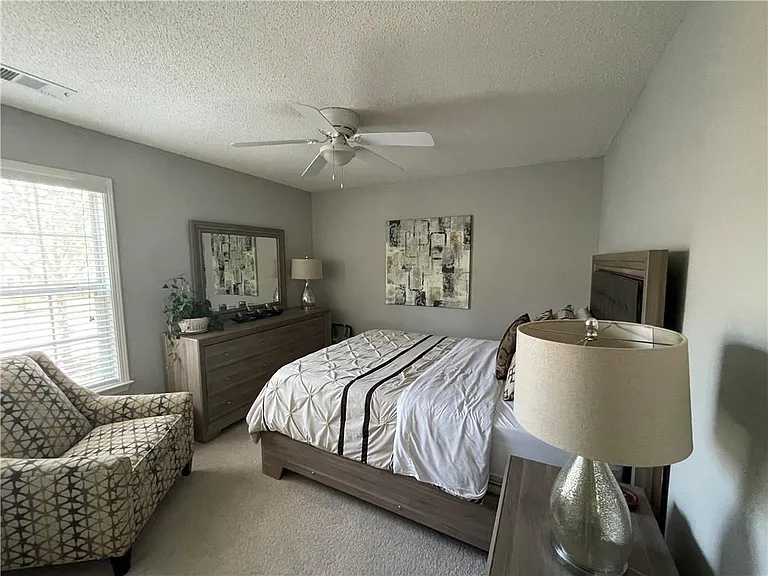 8960 Friarbridge Dr — Photo 16