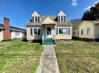 51 1st St, Loyall, KY 40854