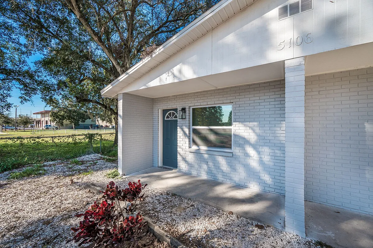 Building Photo - 5106 E Columbus Dr