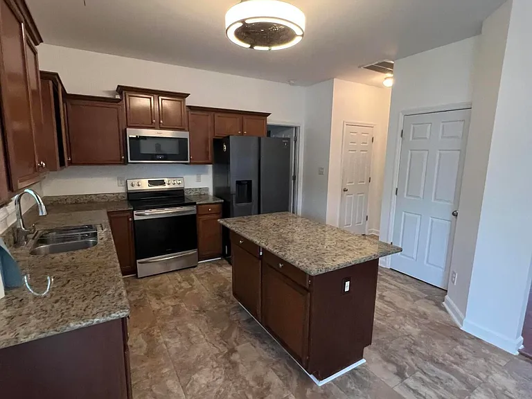 608 Cheltenham Dr — Photo 9