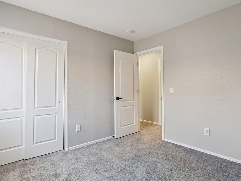 1556 N Rockwell Ct — Photo 21