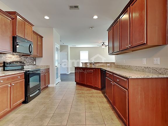 3rd image of 715 Canyon Dr