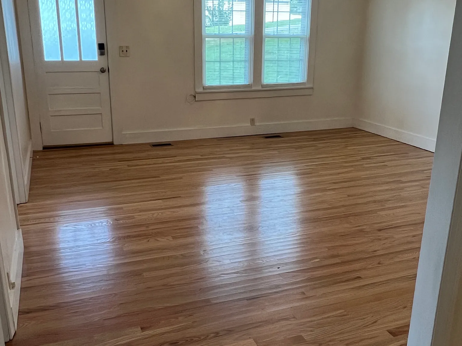 2 bed, 784 sqft, $1,600 — Photo 2