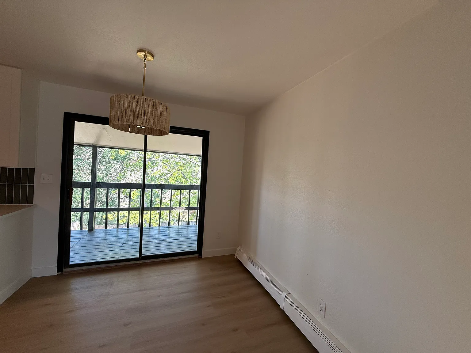 3 bed, 1284 sqft, $2,400 — Photo 3