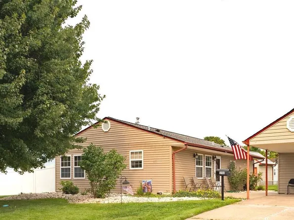 151 Willow Dr, Levittown, PA 19054