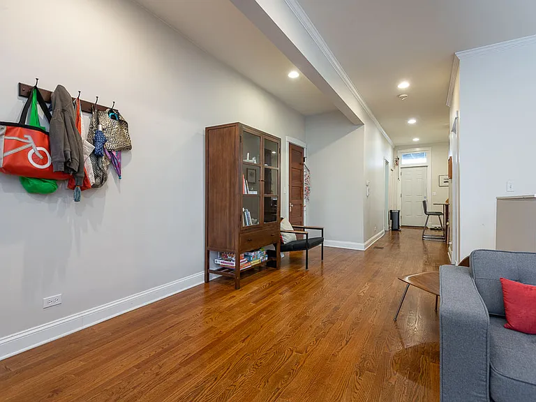 2324 W Medill Ave #1 — Photo 3