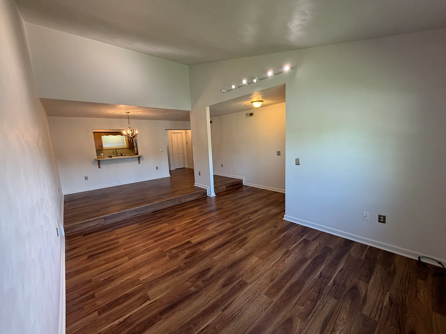 2 bed, 1.5 bath, 1461 sqft, $1,800 — Photo 2