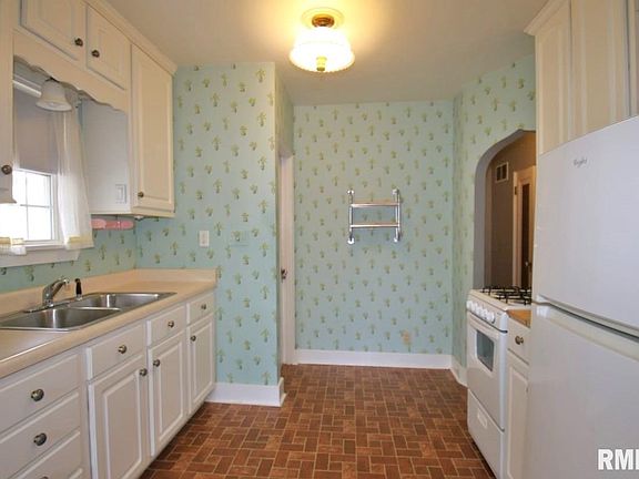 5th image of 1322 W Margaret Ave