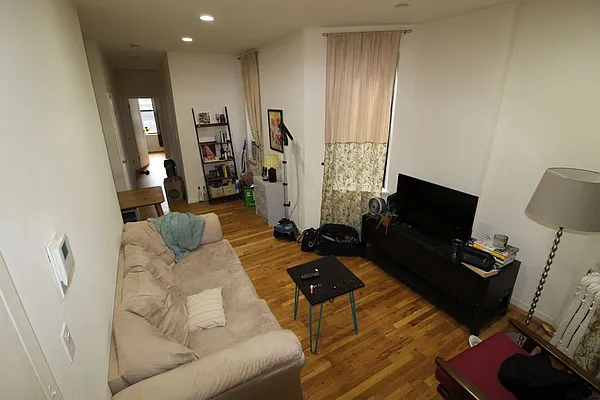 Rented by Mossanen Group | media 14