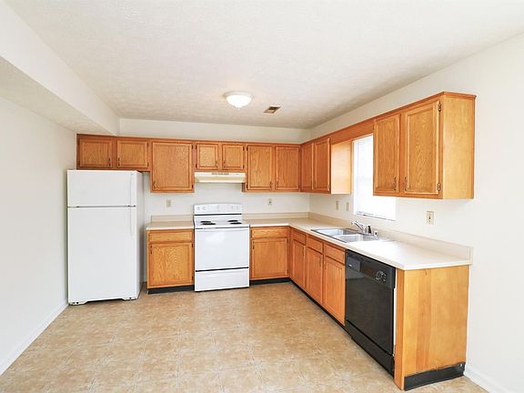 5th image of 137-139 Garnet Dr