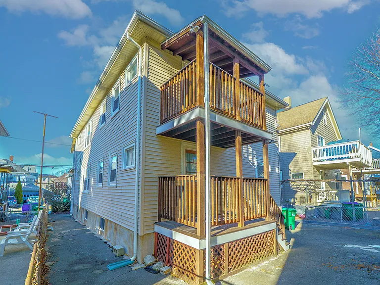 7 Smith St #1 — Photo 2