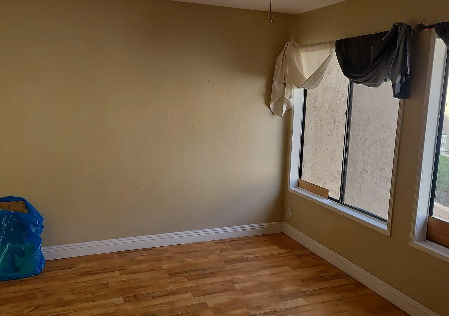2 bed, 1.5 bath, 1190 sqft, $1,350 — Photo 2