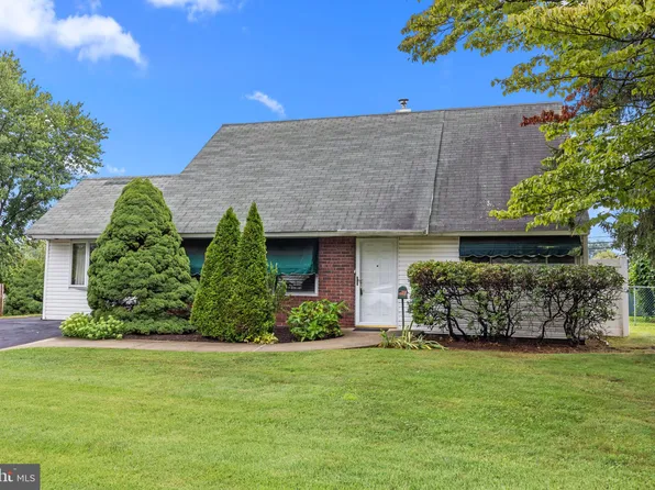238 Quincy Dr, Levittown, PA 19057