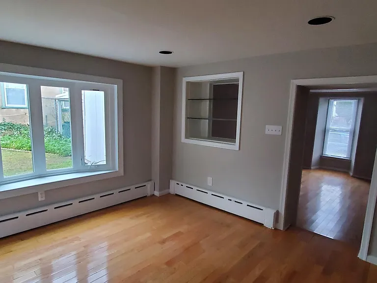 253 Greenwood Ave — Photo 2