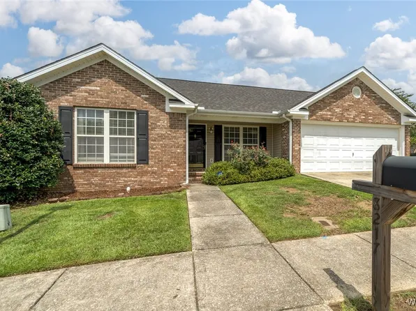 8217 Meadowlake Village Dr, Northport, AL 35473