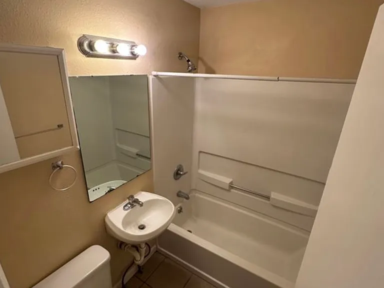 1024 Ash St #1024 — Photo 4