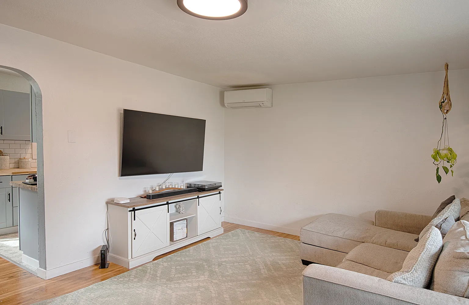 1570 Tomlin Ave — Photo 2