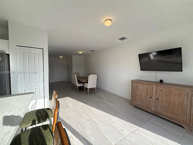 412 NW 12th Pl — Photo 7