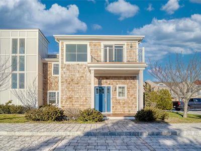 68 Foster Avenue #12, Hampton Bays, NY, 11946