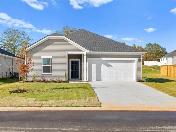 406 Harben Dr, Woodruff, SC 29388