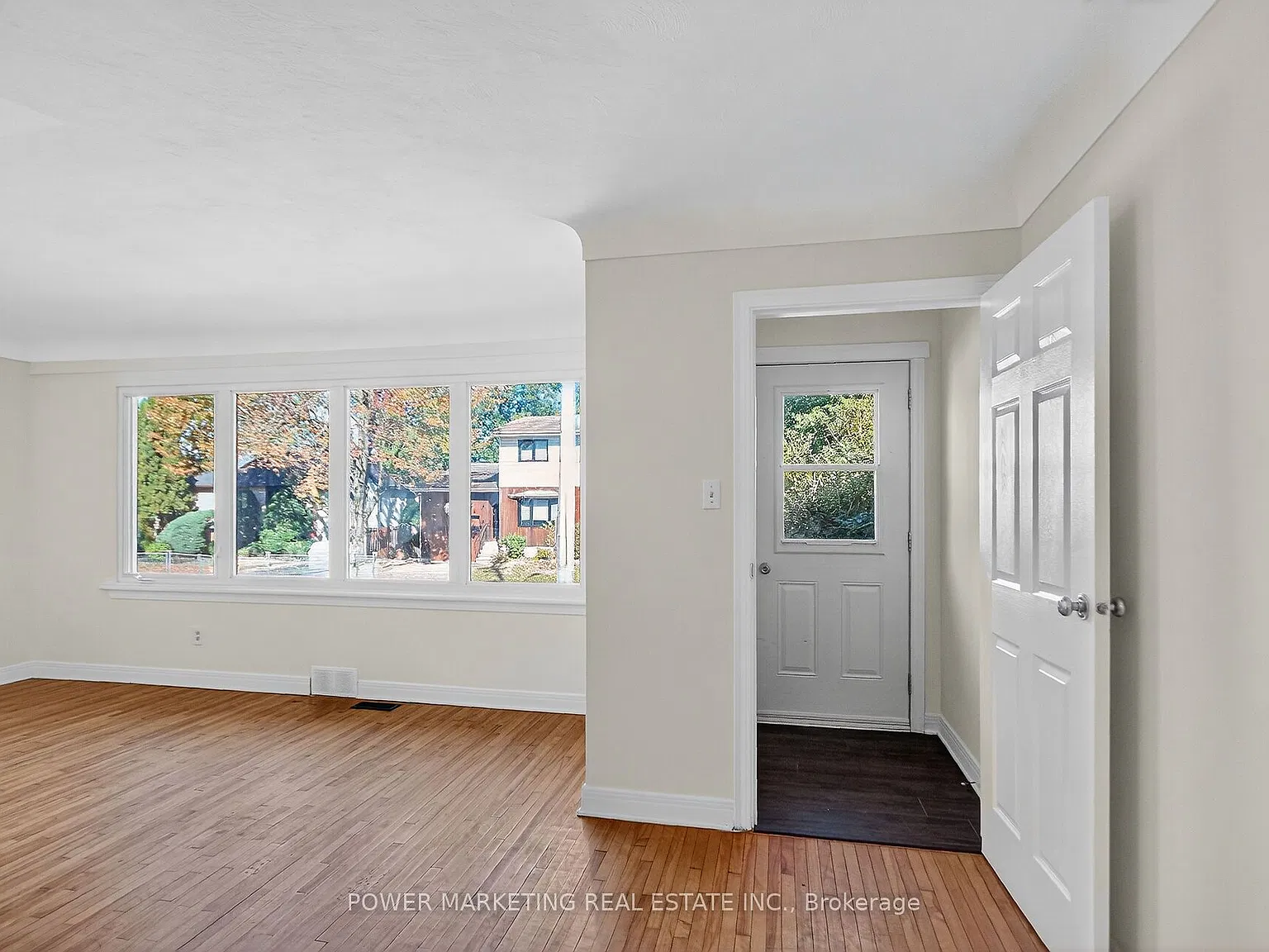 4 bed, $2,400 — Photo 4