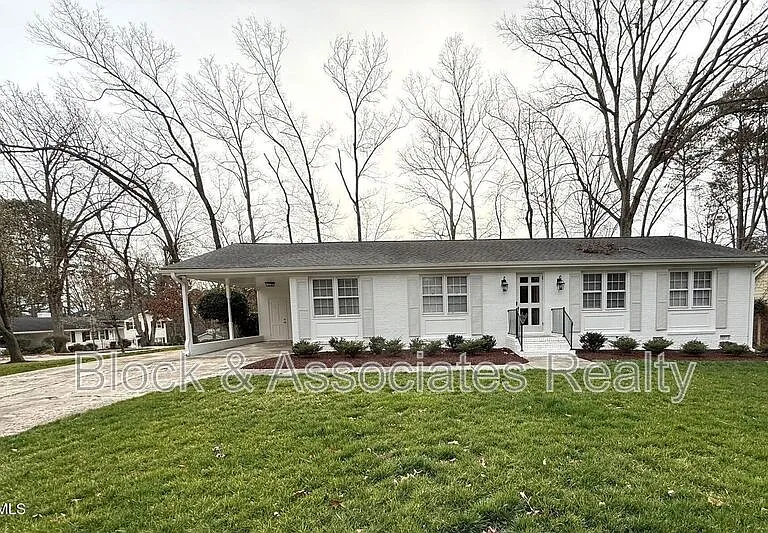212 Sampson St — Photo 1
