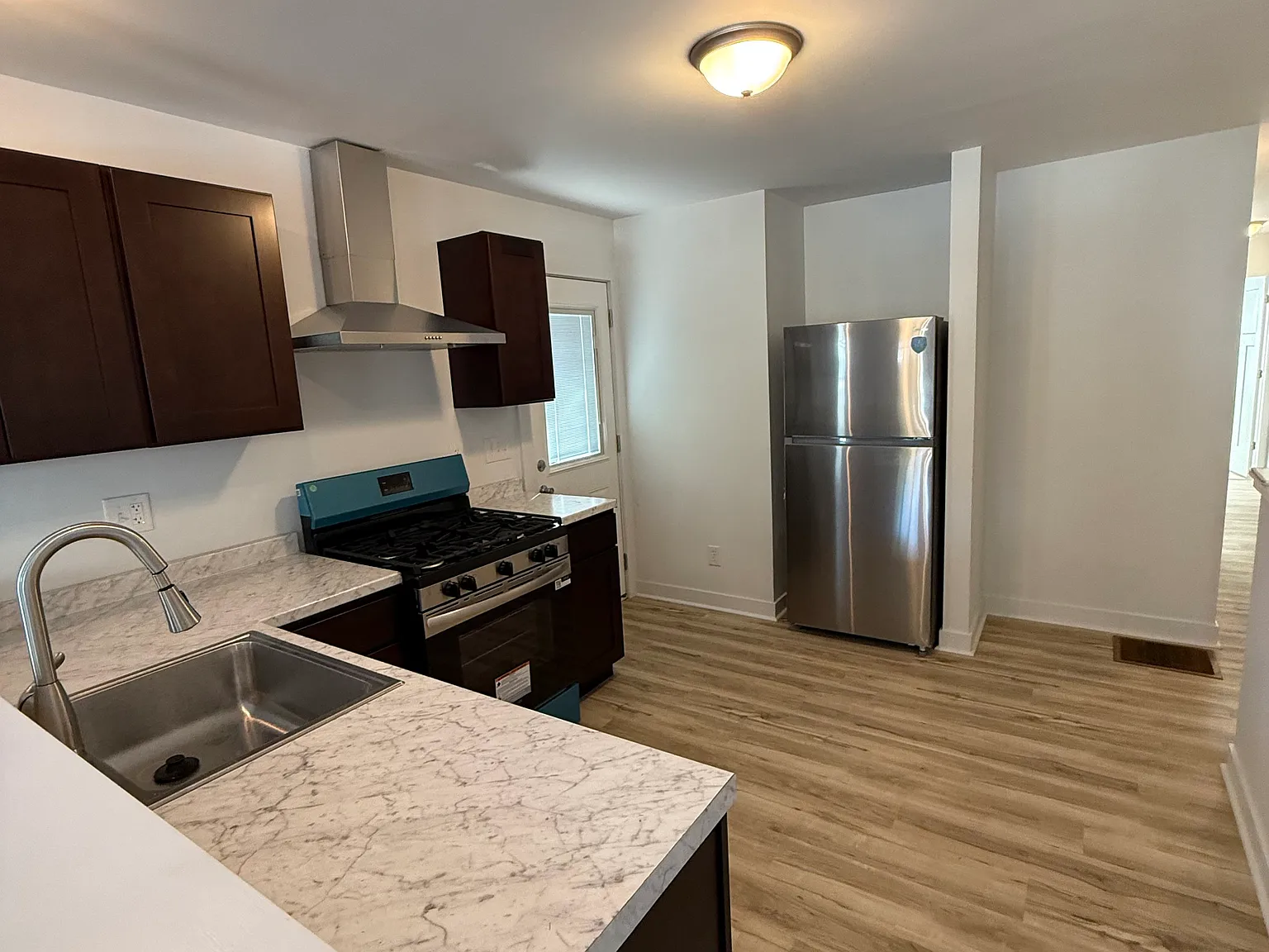 4074 Boulevard Pl — Photo 3