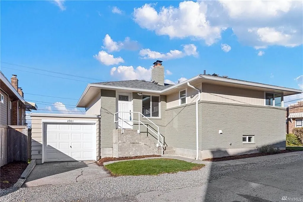 2301 53rd Ave SW — Photo 2