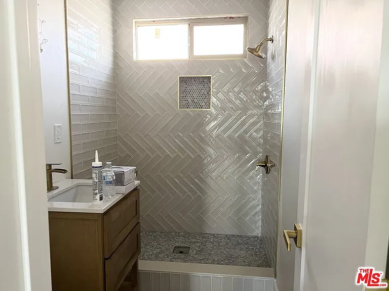 1336 W 37th Dr #3 — Photo 6