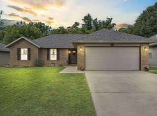 2065 S Fisk Ave, Springfield, MO 65807
