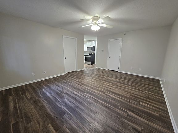 5th image of 428 Stonehaven Dr #2