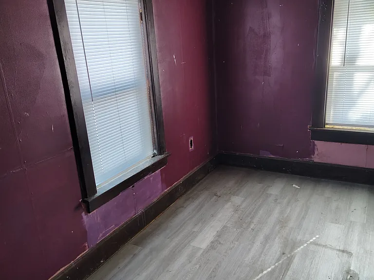 140 Illinois St — Photo 17