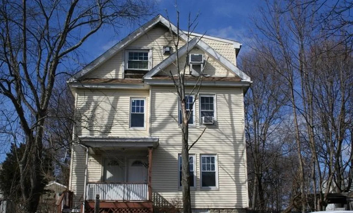 2 bed, $900 — Photo 1