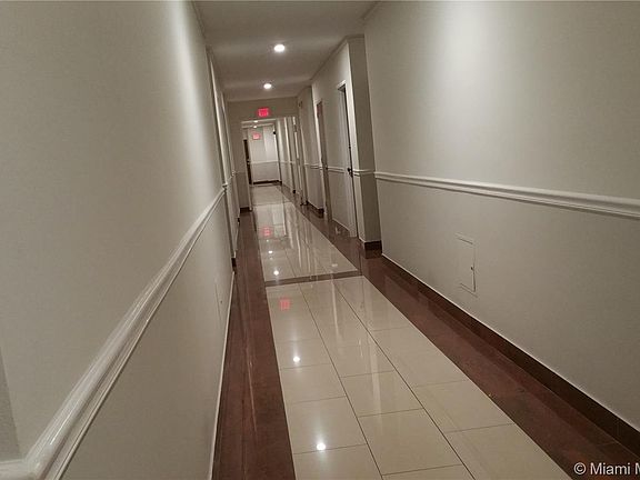 5th image of 2899 Collins Ave APT 840