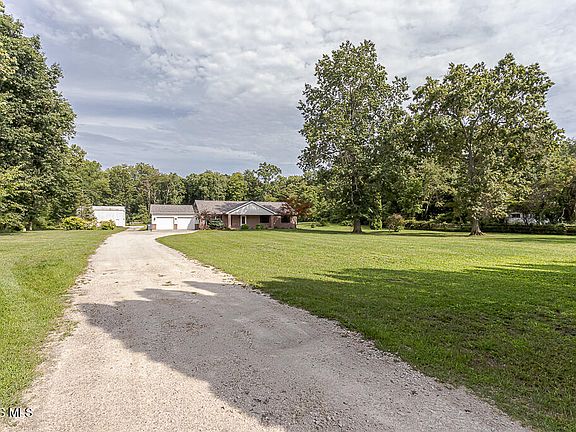2nd image of 412 N Schwamberger Rd