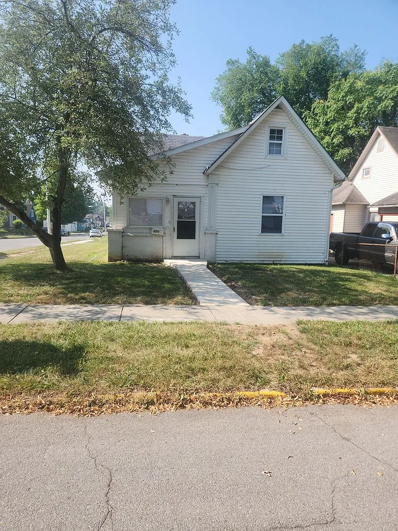 1203 W 4th St photo 1