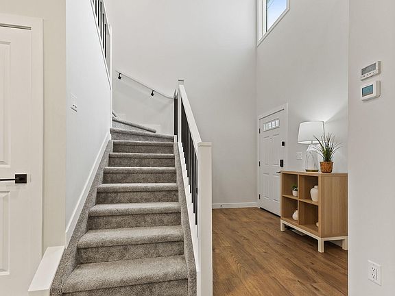 3rd image of 10 Sereno Ln