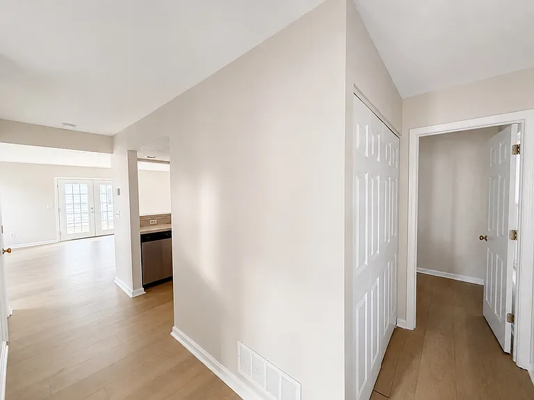 633 Lakeview Dr S — Photo 10