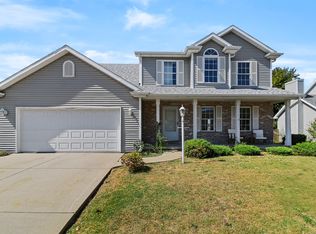 819 Bluegrass Ln, Champaign, IL 61822