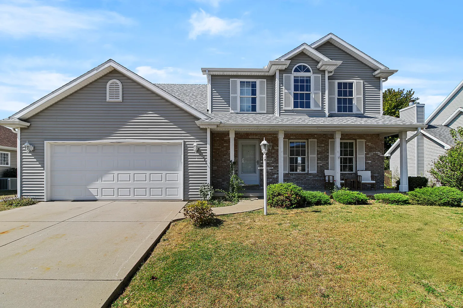 819 Bluegrass Ln photo 1