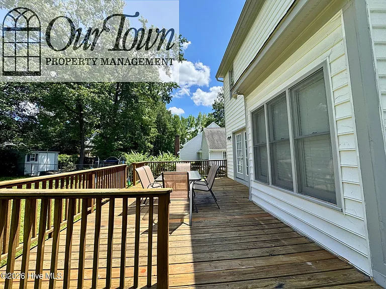 2906 Brentwood Dr N — Photo 22