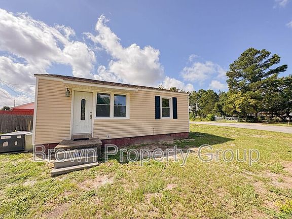 2nd image of 1919 Half Moon Cir